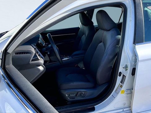 Used 2020 Toyota Camry LE image 26