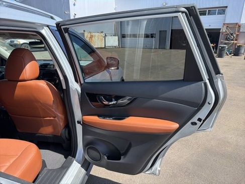 Used 2018 Nissan Rogue SL w/ Premium Package AWD/4WD image 21