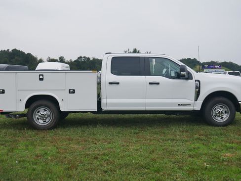 New 2025 Ford F250 XL w/ XL Chrome Package image 5
