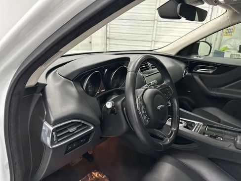 Used 2020 Jaguar F-PACE Premium image 9