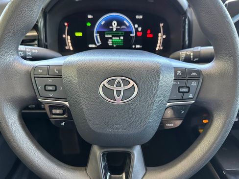 Used 2025 Toyota Camry LE FWD image 11