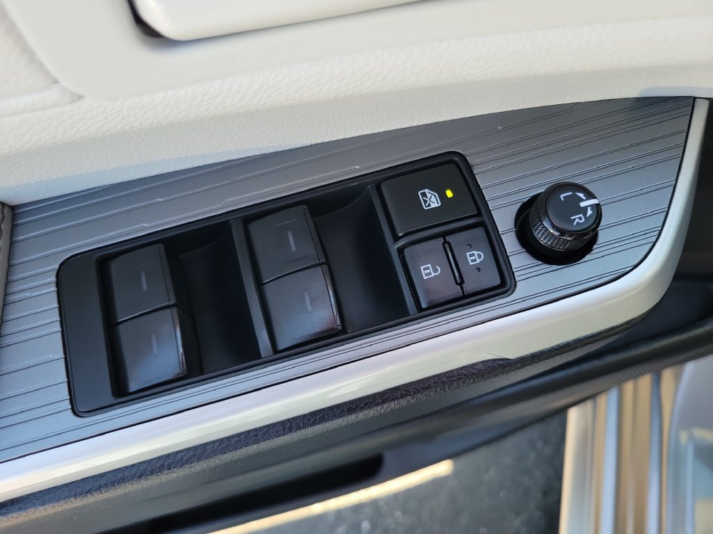 Used 2026 Toyota Sienna LE FWD image 21