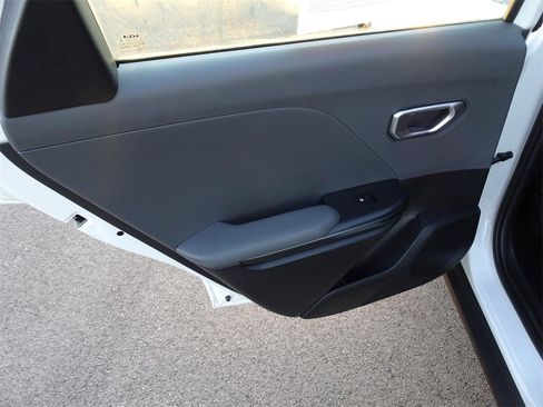 Used 2025 Kia K4 LX image 15