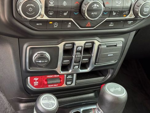 Used 2023 Jeep Wrangler Unlimited Rubicon w/ Steel Bumper Group AWD/4WD image 32