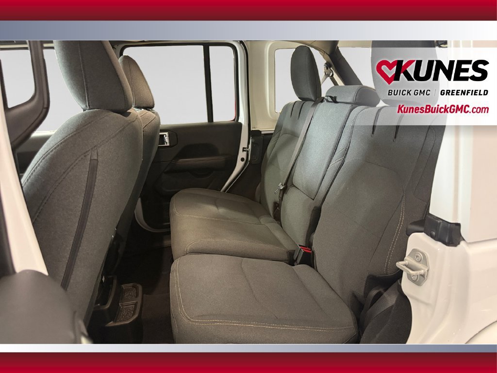 Used 2024 Jeep Wrangler Unlimited Sahara AWD/4WD image 35