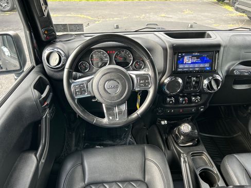 Used 2017 Jeep Wrangler Unlimited Sport w/ Quick Order Package 23S AWD/4WD image 2