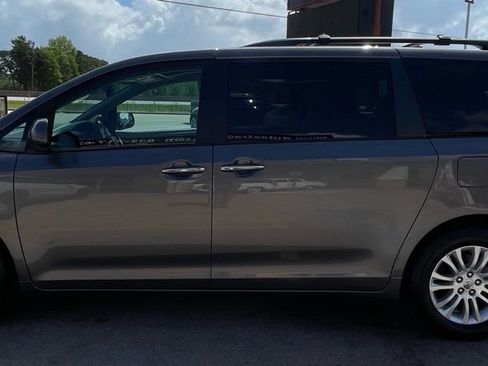 Used 2015 Toyota Sienna XLE w/ XLE Navigation Package image 7