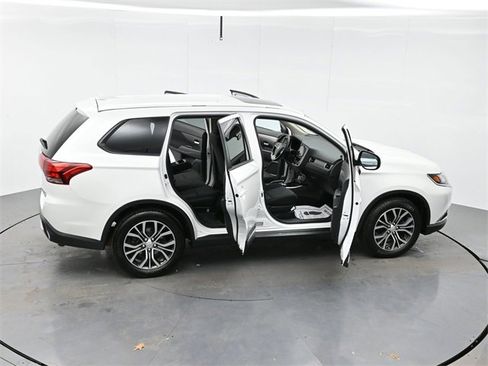 Used 2017 Mitsubishi Outlander SE image 44