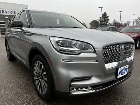 Used 2023 Lincoln Aviator Reserve w/ Equipment Group 201A image 4