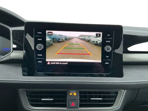 New 2025 Volkswagen Taos SE image 17