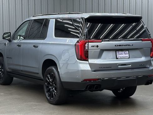 Used 2025 GMC Yukon XL Denali w/ Sun & Power Step Package AWD/4WD image 3