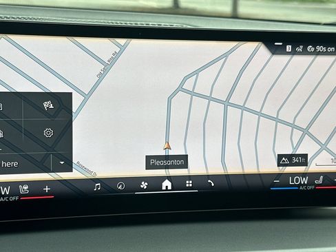 Used 2025 BMW 230i Coupe w/ Premium Package image 24