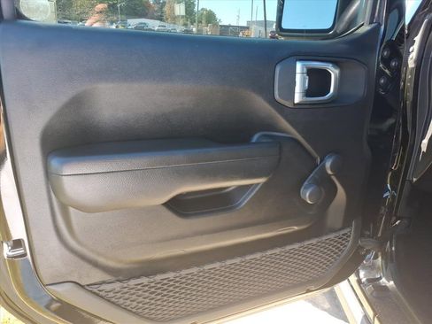 Used 2022 Jeep Wrangler Unlimited Sport image 17