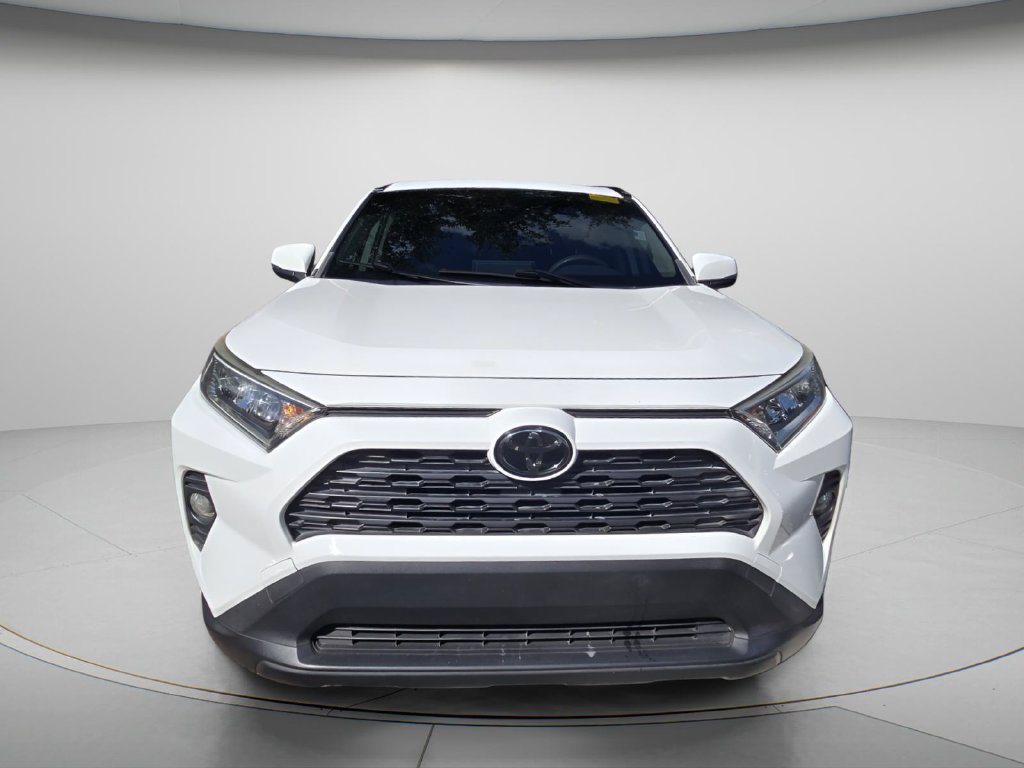 Used 2019 Toyota RAV4 XLE w/ Convenience Package FWD image 3