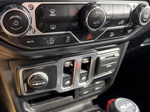 Used 2019 Jeep Wrangler Sport image 17