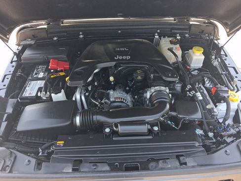 Used 2021 Jeep Gladiator Overland AWD/4WD image 31