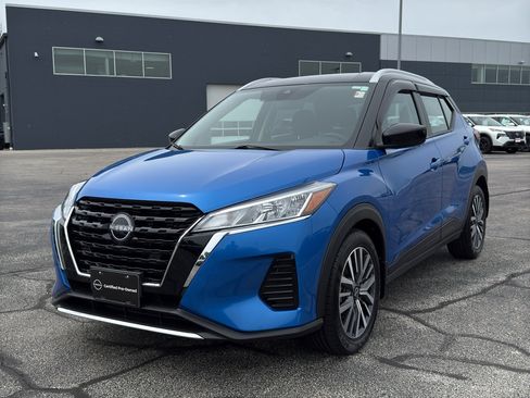 Used 2023 Nissan Kicks SV FWD image 2