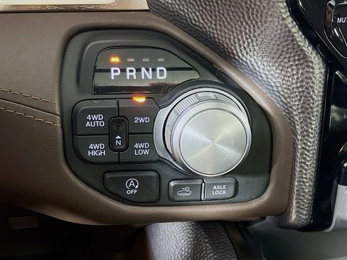 Used 2025 RAM 1500 Limited w/ Off Road Group AWD/4WD image 17