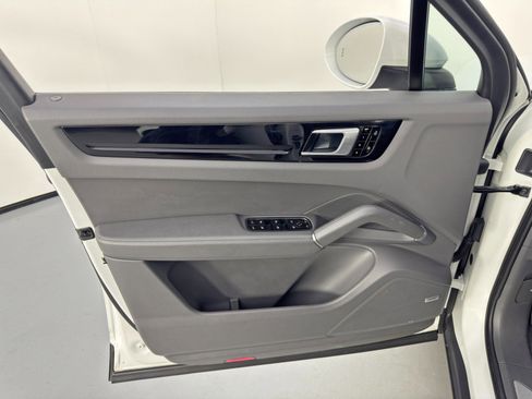 Used 2019 Porsche Cayenne image 41