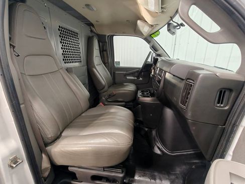 Used 2021 Chevrolet Express 2500 RWD image 26
