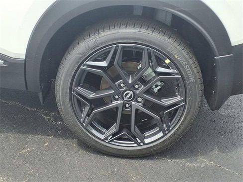 New 2025 Nissan Kicks SR image 5