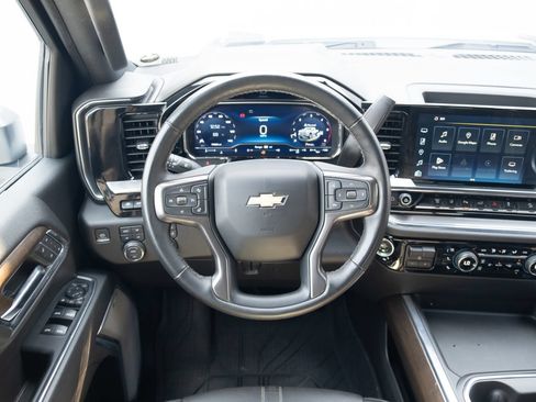 Used 2024 Chevrolet Silverado 3500 High Country w/ Technology Package AWD/4WD image 2