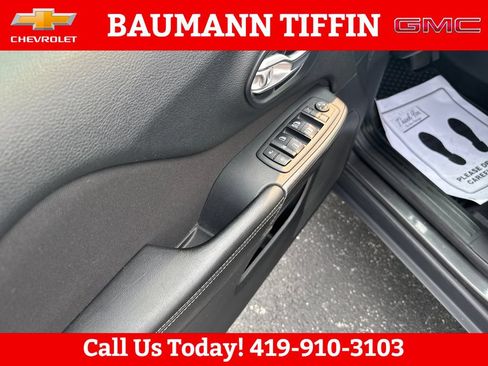 Used 2016 Jeep Cherokee Latitude w/ Comfort & Convenience Group AWD/4WD image 19