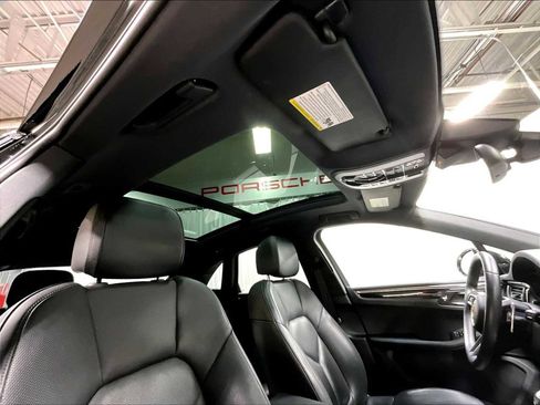 Used 2024 Porsche Macan image 27