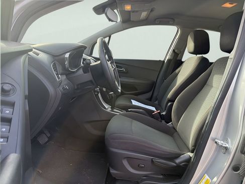 Used 2018 Chevrolet Trax LS image 8