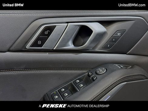 Used 2021 BMW X5 sDrive40i w/ M Sport Package RWD image 3