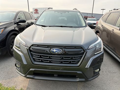 Used 2023 Subaru Forester Premium AWD/4WD image 3