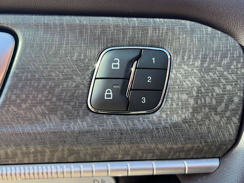 Used 2025 Ford Explorer Platinum image 13