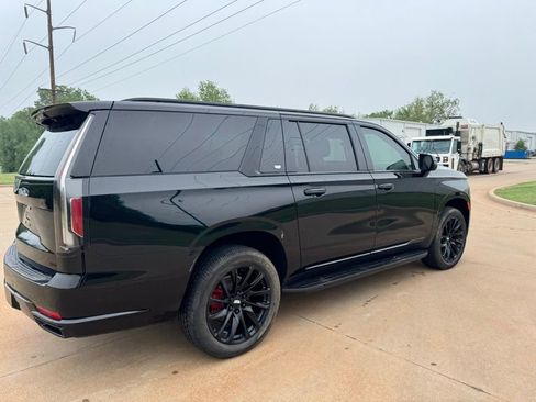 Used 2021 Cadillac Escalade ESV Sport w/ Driver Assist Tech Package AWD/4WD image 5