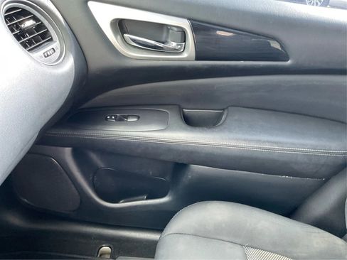Used 2020 Nissan Pathfinder S FWD image 19