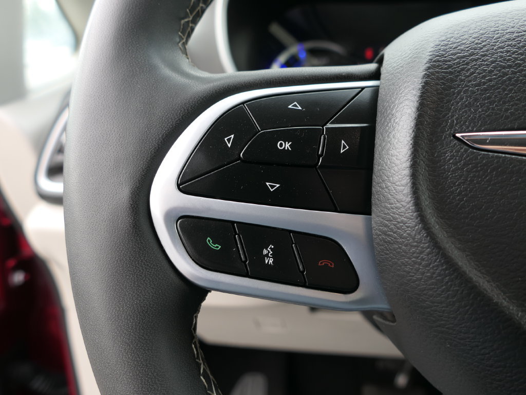 Used 2024 Chrysler Pacifica Limited FWD image 13
