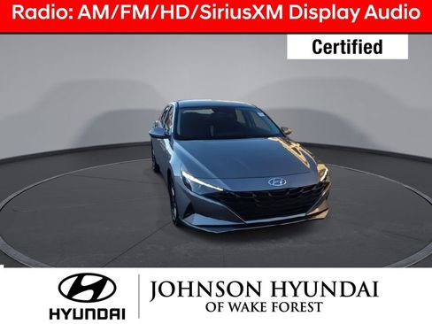 Certified 2023 Hyundai Elantra SEL w/ Preferred Accessory Package image 3