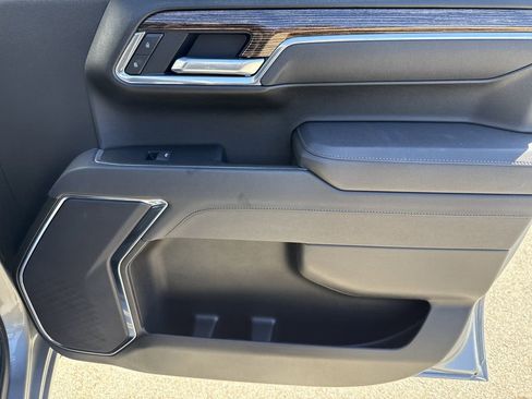 Used 2025 GMC Sierra 1500 Elevation image 40