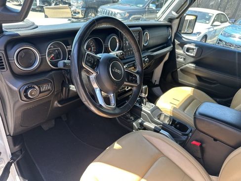 Used 2018 Jeep Wrangler Unlimited Sahara AWD/4WD image 11