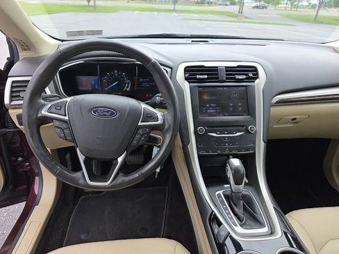 Used 2013 Ford Fusion SE FWD image 16
