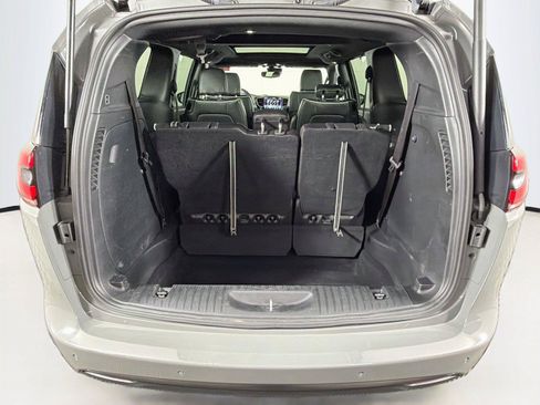 Used 2025 Chrysler Pacifica Limited FWD image 14