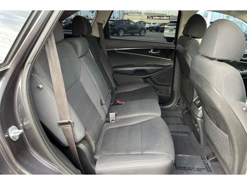Used 2018 Kia Sorento LX image 20