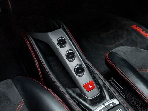 Used 2018 Ferrari 488 GTB RWD image 52