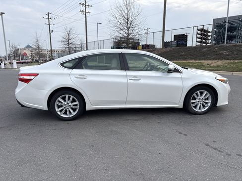 Used 2015 Toyota Avalon XLE image 10