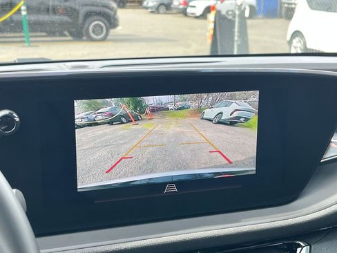 Used 2025 Buick Envista Sport Touring image 17