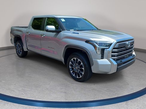Used 2025 Toyota Tundra Limited AWD/4WD image 3