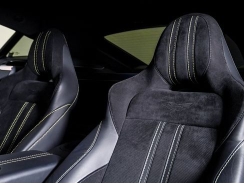 Used 2023 Aston Martin V8 Vantage Coupe image 22