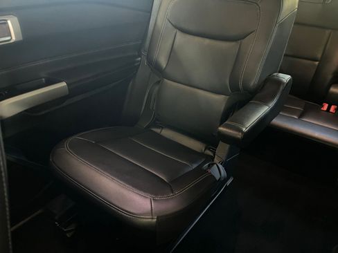 Used 2023 Ford Explorer Limited image 39