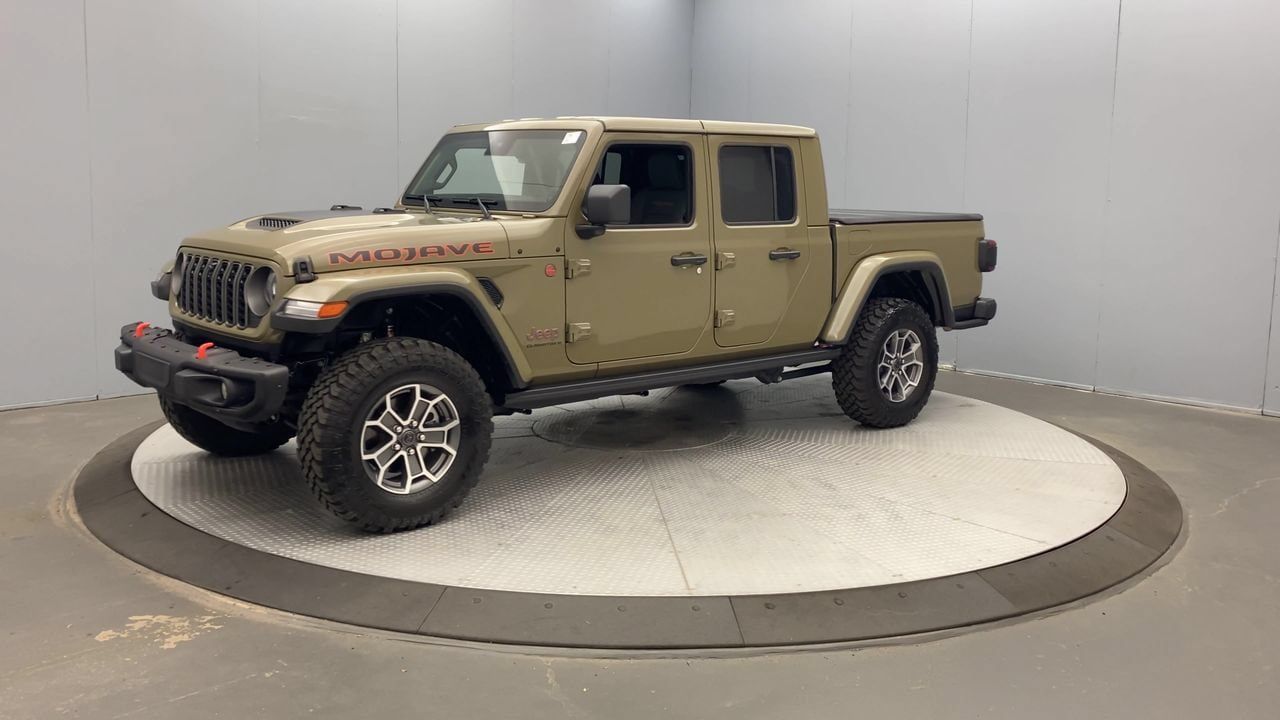 Used 2025 Jeep Gladiator Mojave AWD/4WD image 9