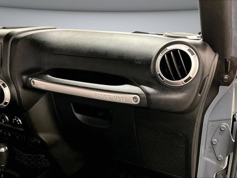 Used 2015 Jeep Wrangler Rubicon AWD/4WD image 25