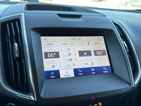 Used 2020 Ford Edge Titanium image 30